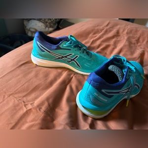 Asics Gel-Cumulus Running Shoes - Size 8. Never Worn. Perfect Condition.